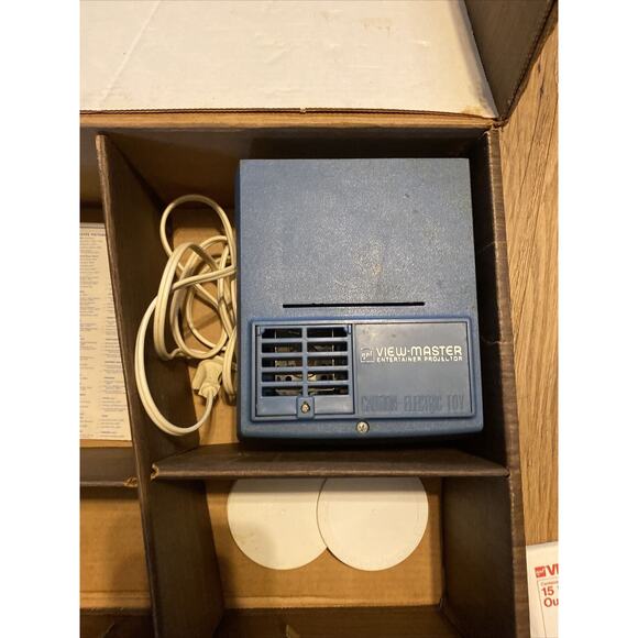vintage viewmaster reels lot Projector 3 Viewmasters With Over 100 Pictures - Picture 1 of 10